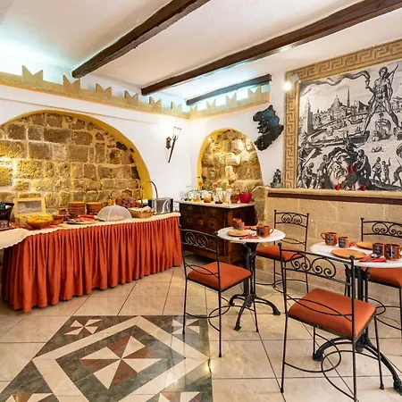 Cava D'oro Hotel 2*